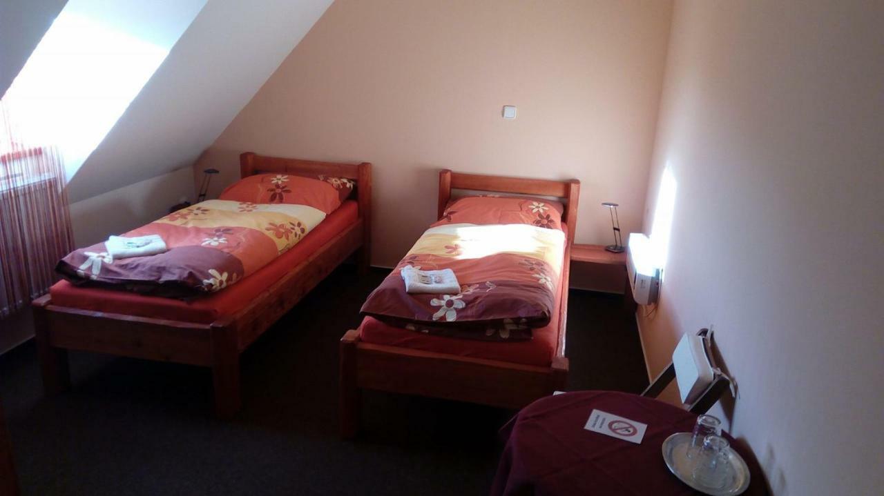 Penzion Kelt Hotel Zator Exterior photo