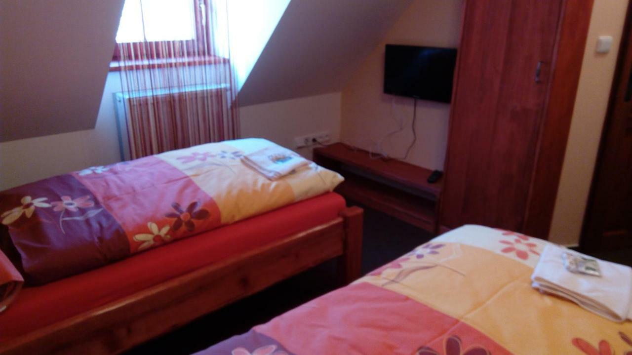 Penzion Kelt Hotel Zator Exterior photo