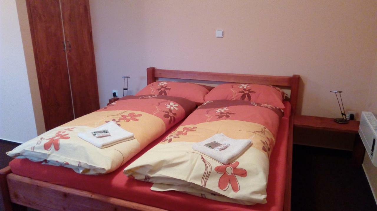 Penzion Kelt Hotel Zator Exterior photo